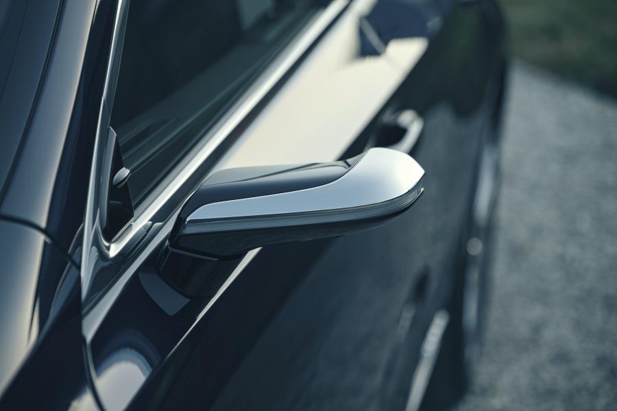 Детали экстерьера Lexus ES300h with Digital Door Monitors 2020 года  (UK) (фото 39 из 40)